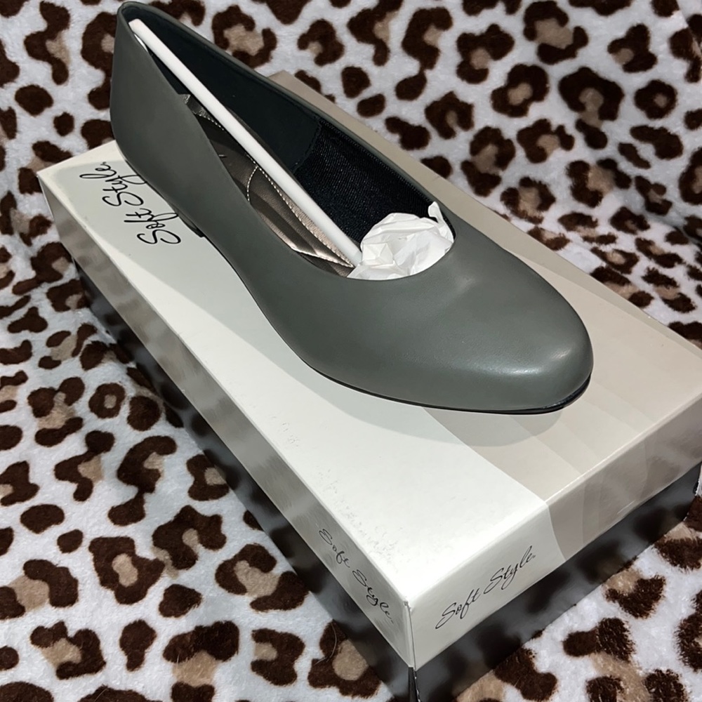 NIB! Soft Style by Hush Puppies Angel II Olive Night Size 9 EW